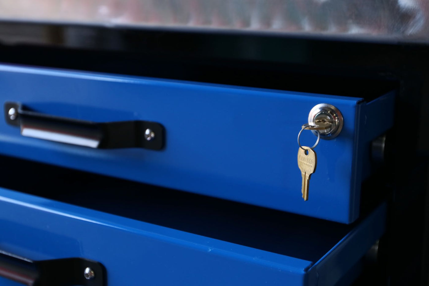 Workbench drawers with locks